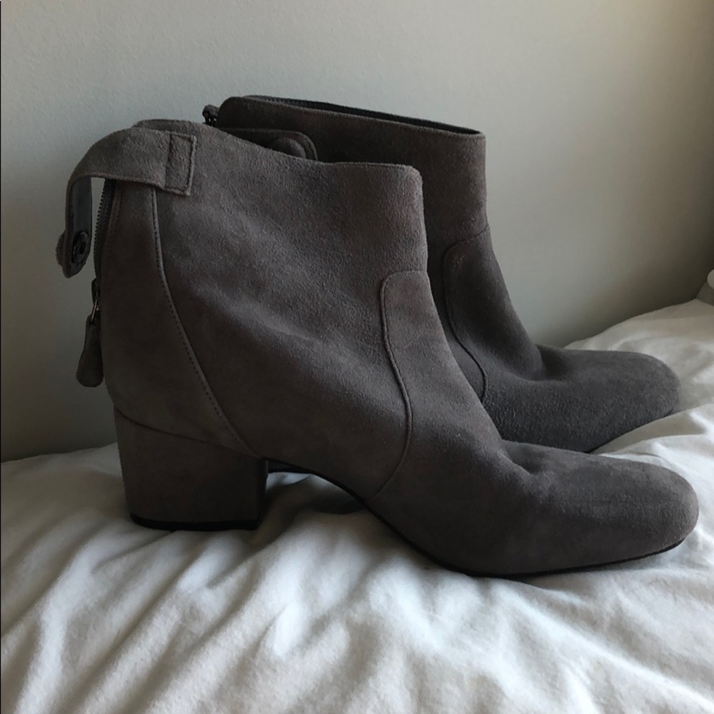 Size 8 grey suede Bandolino ankle boots